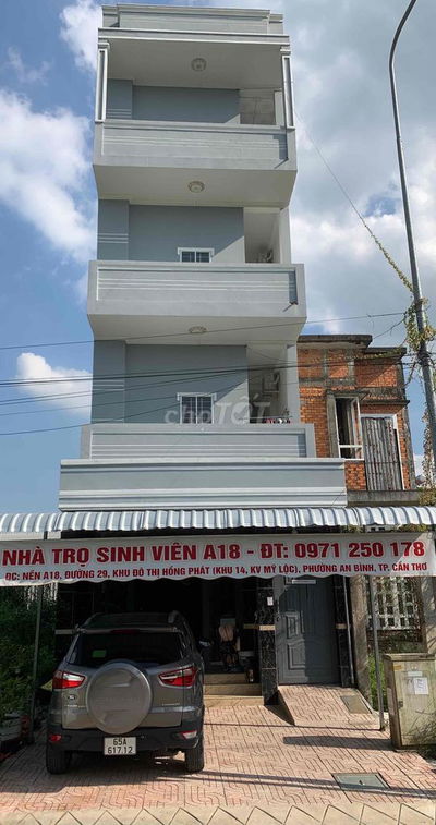 1 trệt 3 lầu. có 19 phòng trọ, khách thuê đang kín phòng