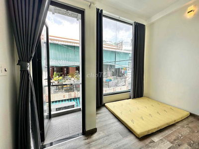 CHO THUÊ CĂN HỘ MINI CÓ BAN CÔNG THOÁNG GẦN CẦU CHỮ Y Q5 - Q8