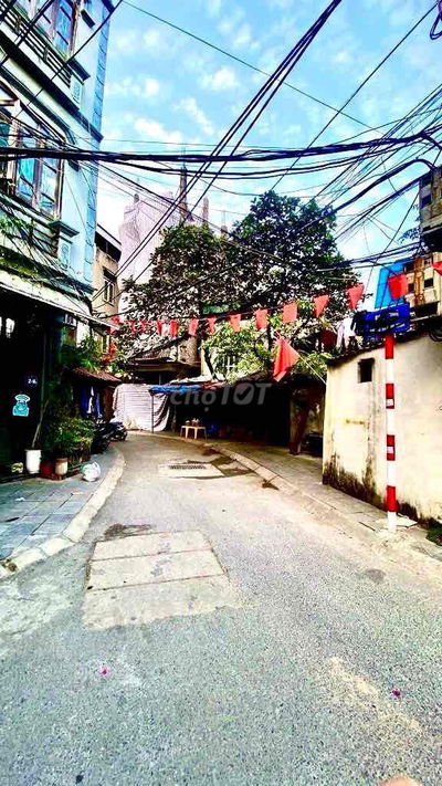 NHÀ ĐẸP LONG LANH - KINH DOANH NHỎ - MẶT NGÕ THÔNG - Ô TÔ ĐỖ CỬA.   🌷N