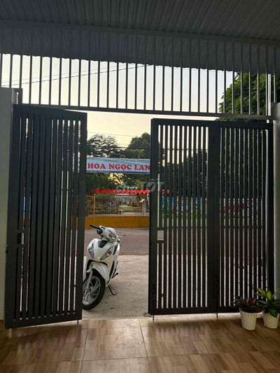 Nhà mặt tiền 56 Nguyễn Thị Định đối diện cổng trường Hoa Ngọc Lan