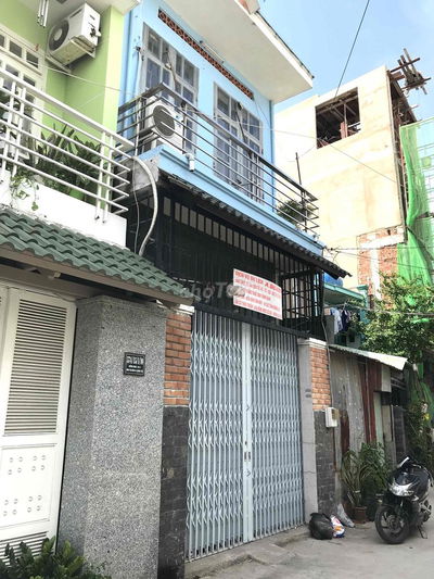 Nhà mặt tiền 100m2 - trệt + lầu - phòng khách- bếp - 3 phòng ngủ