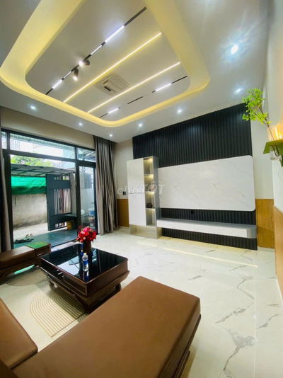 cho thuê nhà mới 2 phòng ngủ, 2wc, nhà có giếng trời thông thoáng