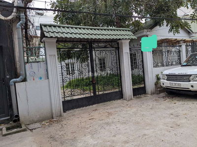 Biệt thự cần bán , tiện xây căn hộ dịch vụ