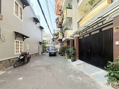 Nhà đẹp chính chủ lô gốc vị trí rất đẹp 2 mặt hẻm thông thoáng rất đẹp