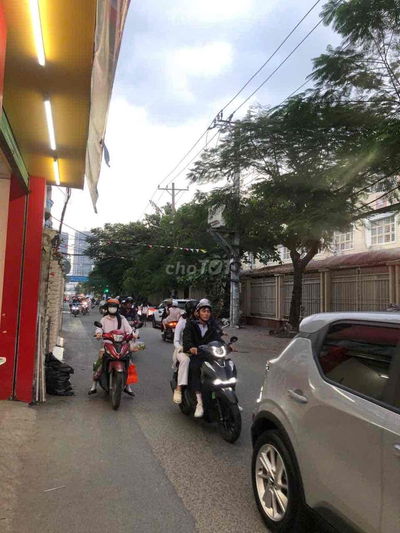 Vị trí hẻm vô cùng đẹp, MT rộng, dòng tiền cho thuê 15tr. Chỉ 8,8 tỷ.