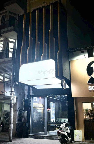 NHÀ CHO THUÊ TRỐNG SUỐT MẶT TIỀN QUẬN 3