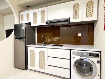 Căn đang trống sẵn 10 triệu studio full nt The Sun Avenue