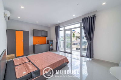 Căn Hộ Ban Công Đầy Đủ Nội Thất Ngay Công Viên Lê Thị Riêng