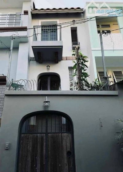 Bán gấp nhà đẹp Hoà Hưng, Quận 10, 53m2, hđt 11tr/tháng được bán với giá 1 tỉ 530