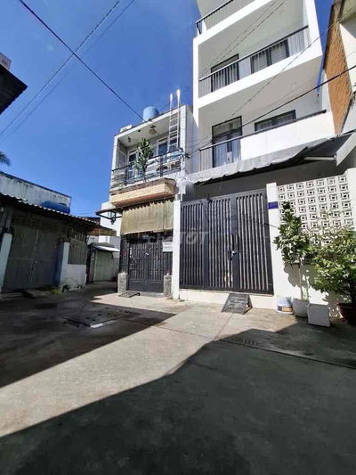 QUẬN TÂN PHÚ NHÀ HẺM XE HƠI ĐỖ CỬA