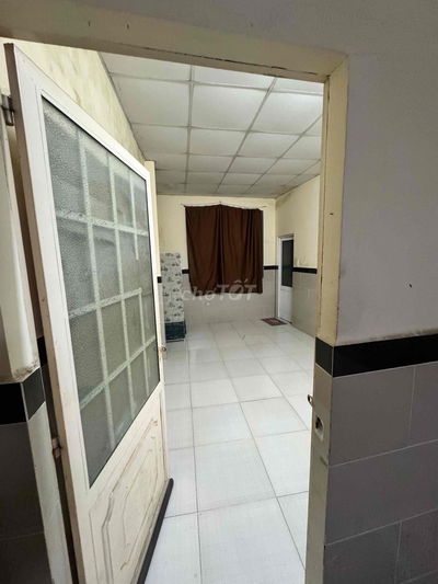 Cho thuê phòng trọ sạch đẹp - không nội thất - giáp quận 1