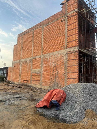 Bán nhà mặt tiền đường nhựa thông. vị trí đẹp. tiện ích xung quanh