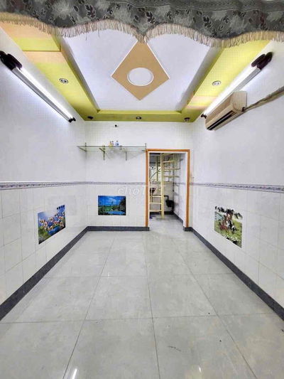 Nhà lầu Nhỏ Hoàn Công gần Chợ Cả Đài Mạc đỉnh chi gần các trường điểm