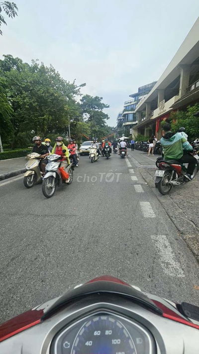 BÁN NHÀ 10M RA HỒ TÂY 250M2, 7 TẦNG MẶT TIỀN 11M, Ô TÔ 16 CHỖ VÀO NHÀ