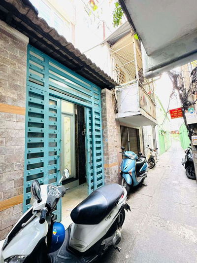 3 Tầng Bến Vân Đồn Không Quy Hoạch Q4