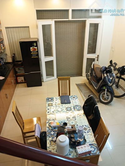 CỰC HIẾM – TRUNG TÂM THANH XUÂN – NGÕ THÔNG – Ô TÔ ĐỖ CỬA – ĐƯỜNG TRƯỚC NHÀ 8M