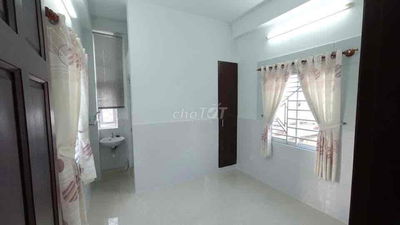 CHO THUÊ PHÒNG TRỌ QUẬN 10 - Gần HUFLIT, UEH, Công viên Lê Thị Riêng .