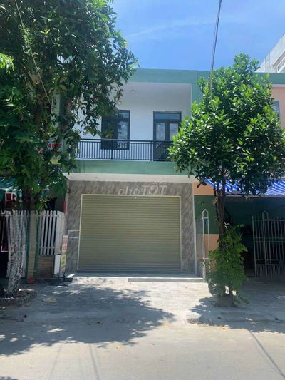 NHÀ 2 TẦNG SÁT CHỢ HÒA XUÂN