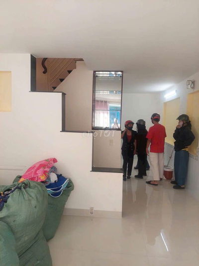 Cho thuê nhà đường Phạm Hùng C7 DT.4m3×8m5 } 1 Lầu 2 Phòng hẽm xe tải