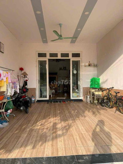 chủ goi ban can nhà cap 4 kdc vietsing dt 100m2 full thổ cư