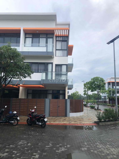 NHÀ GỐC 2MT CHO THUÊ FULL NỘI THẤT CAO CẤP