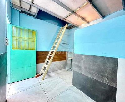 Phòng có gác , wc riêng, mặt tiền đường 355 Đào Trí, Phú Thuận , Q7