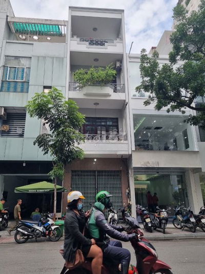 Sang spa MT số 155 Ký Con, Q1. Dt: 4,5x20M, Kc: trệt 3 lầu. Gía: 70tr