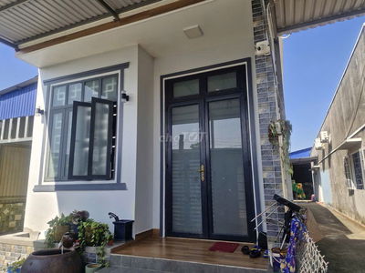 BÁN ĐẤT THỔ + VƯỜN 900M2 CÓ SẴN 2 CĂN NHÀ - CÁCH QL50 100M