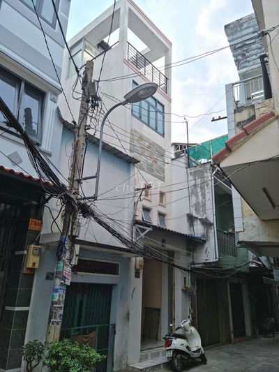 Nhà Hẻm Lớn Q6 + diện tích 21,4m2 + 4 phòng ngủ + 2 nhà vệ sinh