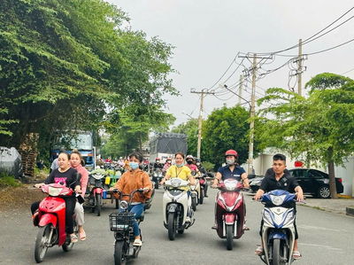 Mặt bằng kinh doanh buôn bán cổng KCN Hiệp Thành ở lại đc