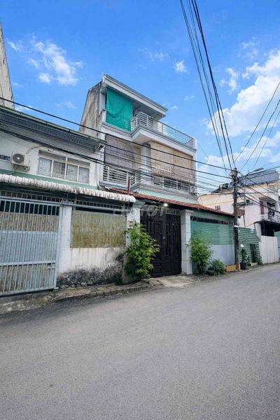 CHDV Gồm 8 Phòng,  4 Tầng, 105M (7.5x14M) Gần Khu Công Nghệ Cao