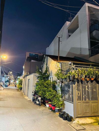 BÁN NHÀ MỚI 4 TẦNG – GẦN VINCOM LÊ VĂN VIỆT - GIÁ 6,3 TỶ