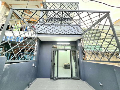 Nhà bán 1 lầu,, 5 phòng ngủ,, 2 phòng ngủ dưới đất , đường xe hơi