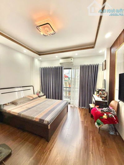- TAM TRINH - LĨNH NAM - MAI ĐỘNGNỞ HẬU,  NHÀ MỚI, Ô TÔ VÀO NHÀ, THANG MÁY.68m2 nhỉnh16tỷ