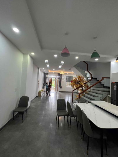 Bán nhà đầy đủ nội thất view công viên cây xanh