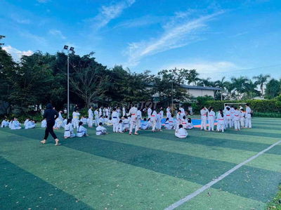 Tầng trệt kd được vị trí góc 2mt  full dân