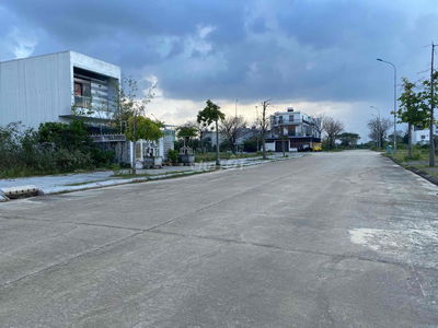 Bán Lô Gốc Hai Mặt Tiền Golden Hills Đường 10.5 Mét