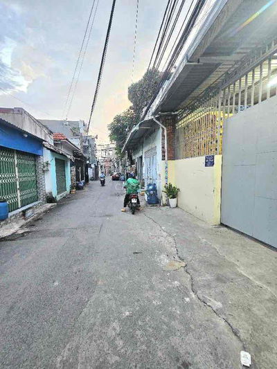 MẶT TIỀN LÔ GÓC 250m2 TRUNG TÂM DĨ AN CŨ KD ĐỈNH DT LỚN CHỈ 50tr/m2 .