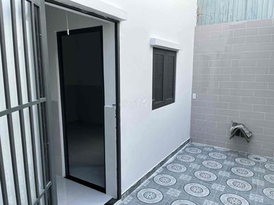 nhà mới tinh chưa bóc tem.phù hợp ở hoặc mở văn phòng