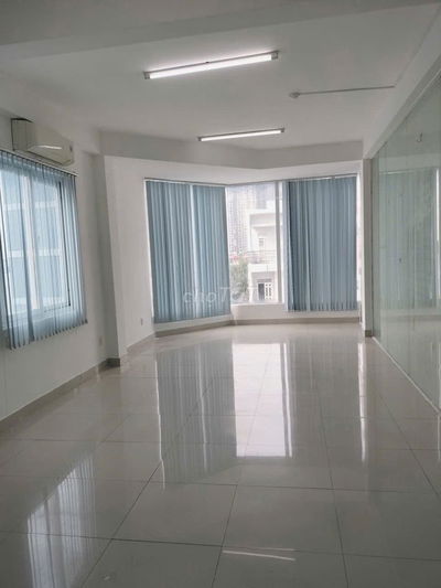 Văn phòng 40m2 mặt tiền Lý Phục Man, free phí QL, nước đã gồm HĐ thuế