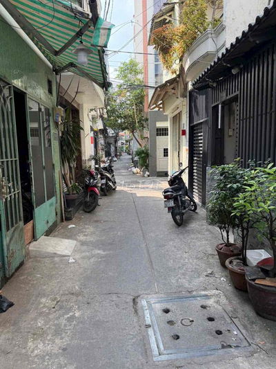 bán nhà ngay trường đại học văn hiến