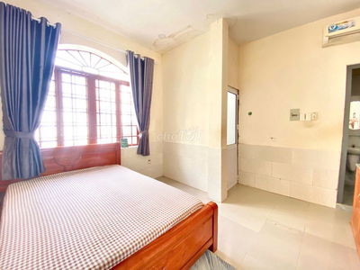 Phòng cho thuê đầy đủ nội thất cửa sổ trời giá rẻ Đường Quang Trung