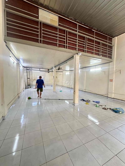 cho thuê nhà hxt năm châu p11 tân bình. DT: 6m5 x 18m trêt lững 15tr