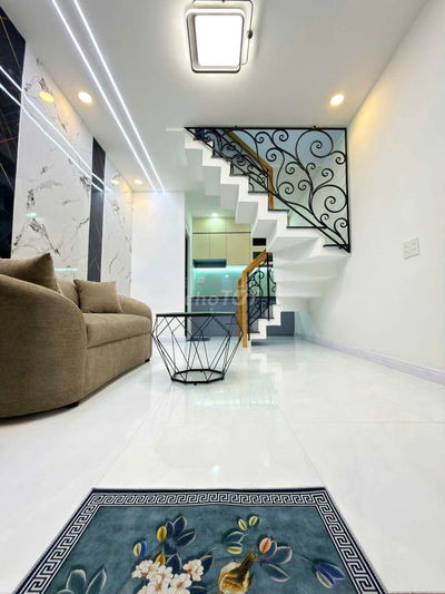 Nhà 2 tầng, 3pn Lạc long quân, ngay chợ Tân Bình.