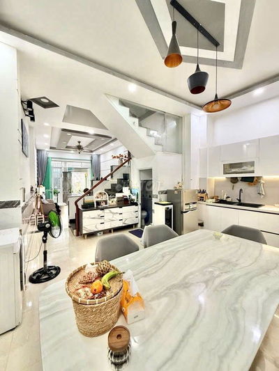 Bán nhà đẹp đường Tỉnh Lộ 10, 3 tầng, 4PN, nhỉnh 5 tỷ