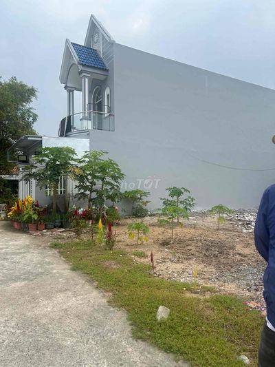 đất thổ cư 90m2 đường 835 , cần giuột , long an