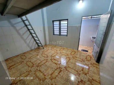 Phòng trọ 28m2 đường 13 gần cầu vượt linh xuân