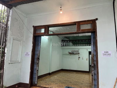 Cho thuê nhà nguyên căn 92m2, đường Nguyễn Tất Thành, TP BMT