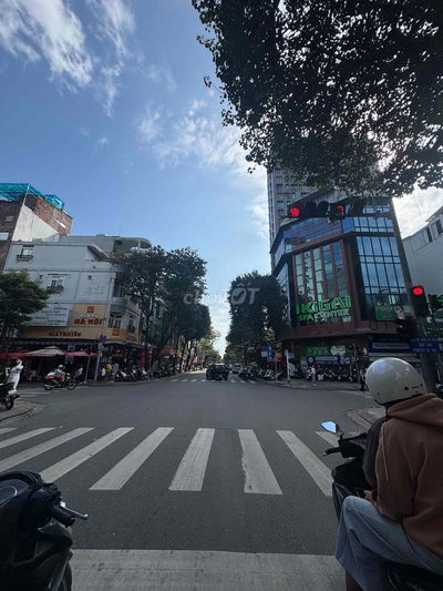 NHÀ KHU CHỢ HÀN . DTSD 600 M2 . VỊ TRÍ ĐẸP