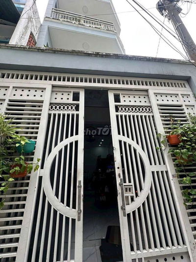 Cho thuê nhà đường Hưng Phú P9.Q8 DT.4×9 } 3 Lầu 3 Phòng 4 toilet.